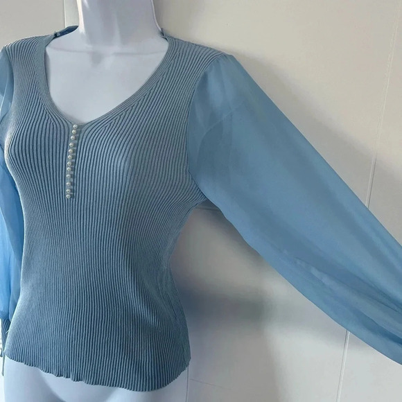 Classy pearl sheer  sleeved knit sweater/ Light baby blue/ See measurements - Picture 4 of 10